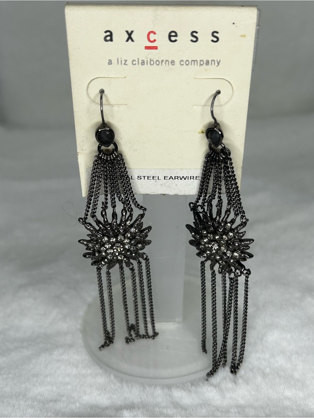 LIZ CLAIBORNE AXCESS PIERCED EARRINGS